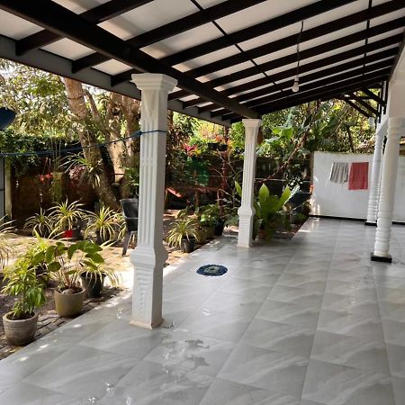 Hôtel Jungle Reef Rest à Mirissa Extérieur photo